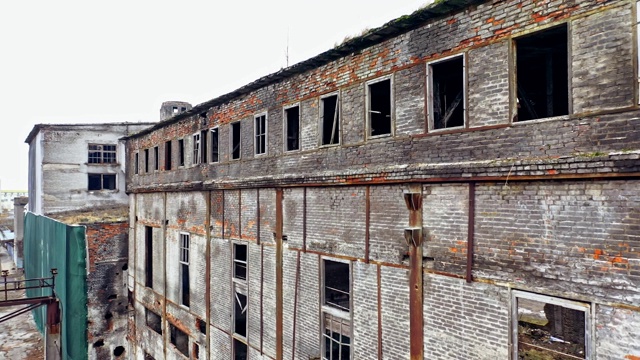 一个旧工厂的废墟。视频素材