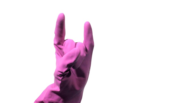干净的手戴着紫色橡胶手套，白色背景。摇滚和金属手势。视频下载