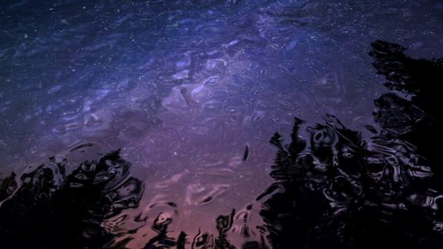 水中星夜的倒影视频素材