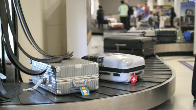 行李在机场的行李认领处视频素材