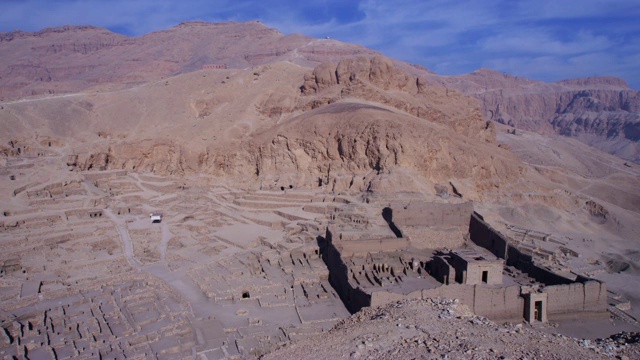 代尔麦地那(Deir el Medina，现代阿拉伯语中的工人村庄名称)遗址，埃及视频素材