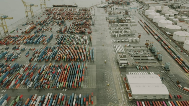 集装箱船舶及港口鸟瞰图视频素材