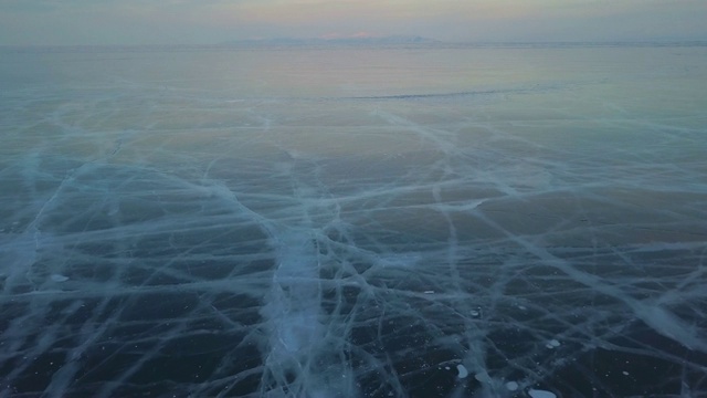 从空中鸟瞰。冬天。俄罗斯贝加尔湖视频素材