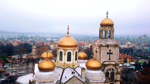 鸟瞰图圣母大教堂/瓦尔纳-保加利亚视频下载
