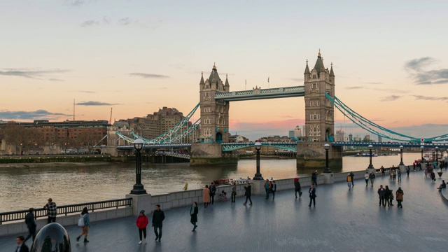 伦敦塔桥，从早到晚- 4k延时放大视频素材
