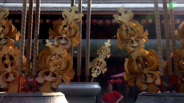泰国大熏香，中国传统的镶边灯。视频素材