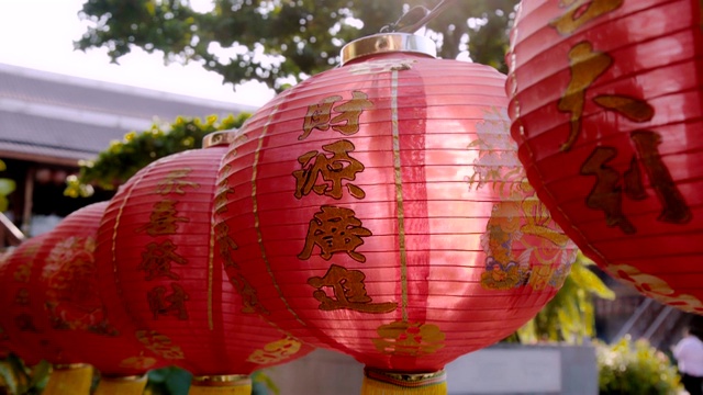 中国神祠上的红灯笼。视频素材