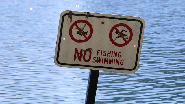 禁止钓鱼，禁止游泳的标志视频下载