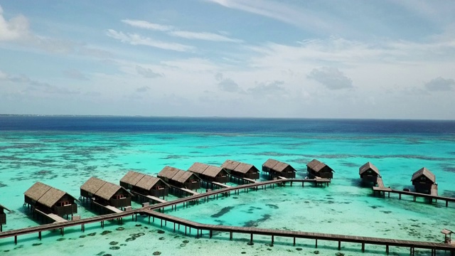 马尔代夫一个豪华度假村的水上私人别墅视频下载