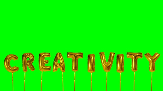 文字创意从氦气金色气球字母漂浮在绿色屏幕上视频下载
