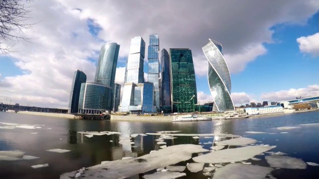 间隔拍摄视频。莫斯科摩天大楼和云朵视频素材