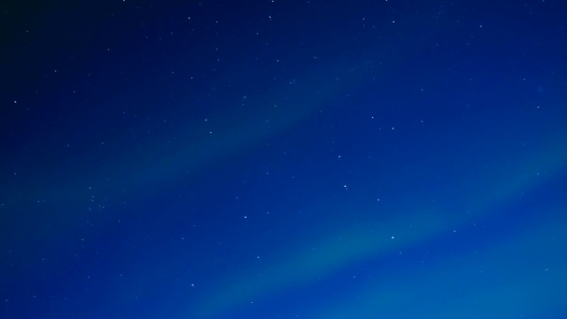冬季期间挪威夜空中的北极光视频素材