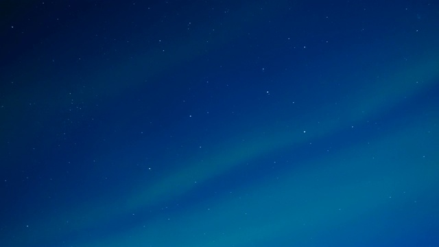 冬季期间挪威夜空中的北极光视频素材