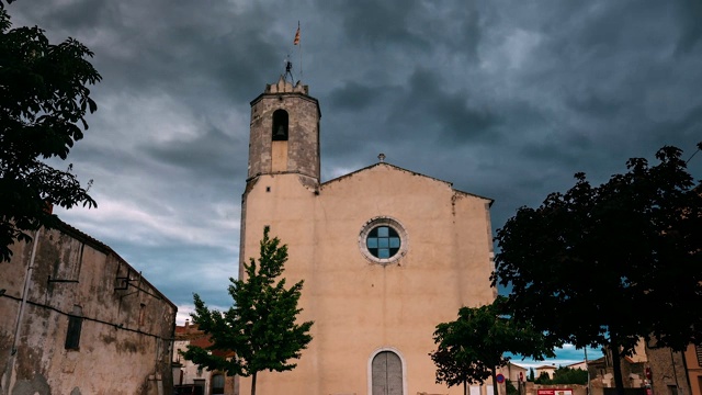 L 'Armentera赫罗纳,西班牙。时光流逝，时光流逝，阿门特拉圣母教堂的时光流逝。视频下载