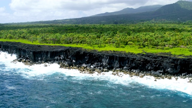 鸟瞰图的火山海岸线毛伊岛夏威夷美国视频下载