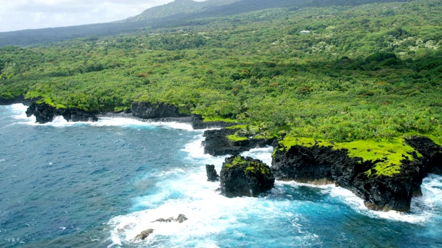 鸟瞰图的火山海岸线毛伊岛夏威夷美国视频素材