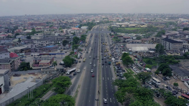 尼日利亚拉各斯的Gbagada - Oworonshiko高速公路视频下载