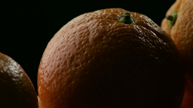 橙子水果和其他橙子一起新鲜旋转视频素材