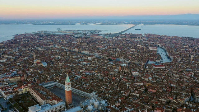 鸟瞰图，意大利威尼斯的日出视频素材