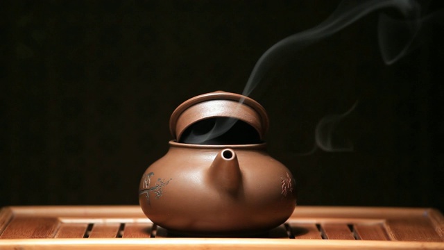 热中国茶壶，木桌，没人高清录像视频素材