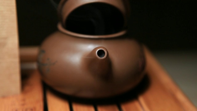热中国茶壶，木桌，没人高清录像视频素材
