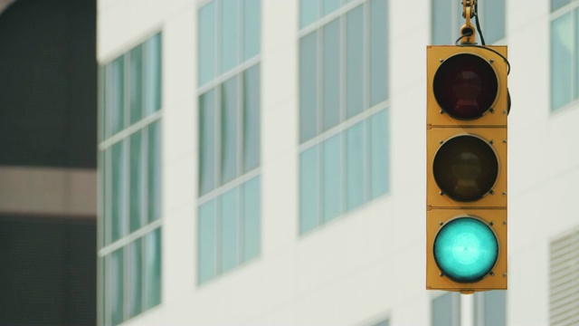 美国城市街道上的红绿灯视频下载