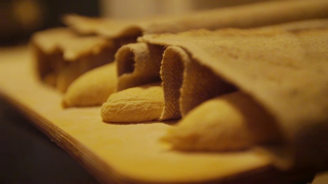 自然发酵的面团用胡椒包在旧金山视频素材