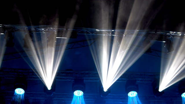 背景镜头照明音乐会舞台与烟雾视频素材