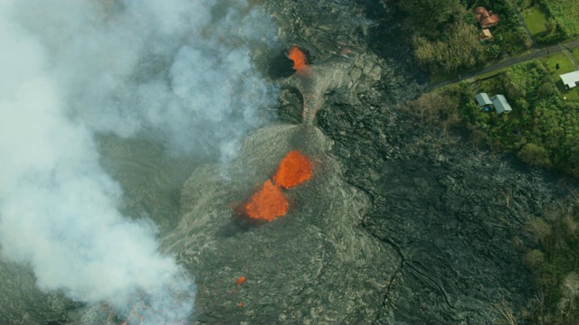 鸟瞰图熔岩破坏景观基拉韦厄夏威夷视频素材