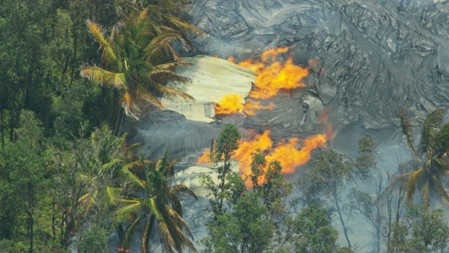 空中火山熔岩破坏基拉韦厄财产夏威夷视频素材