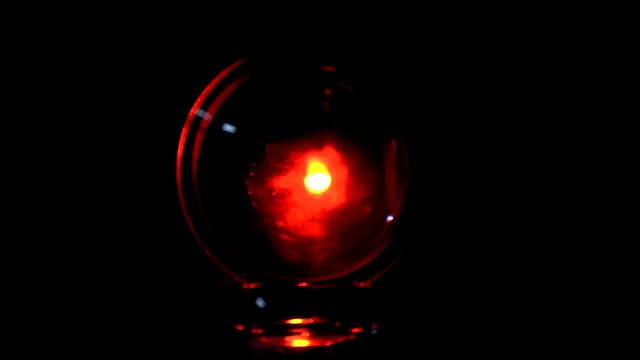 水晶球内部红色闪光的特写镜头视频素材