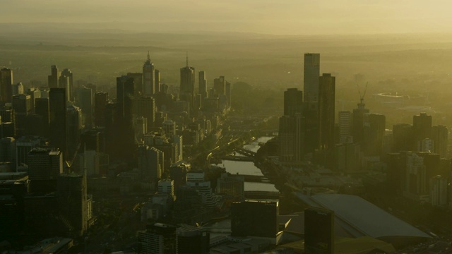 鸟瞰墨尔本CBD的日出摩天大楼视频素材