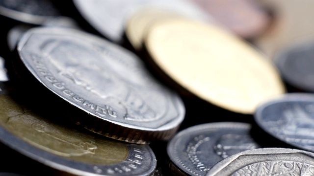 泰国硬币存钱投资的概念视频素材