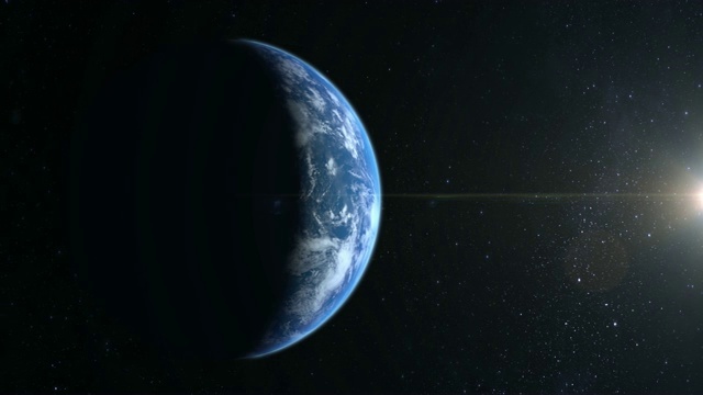 从空间。地球向左移动。星星闪烁。4 k。地球的一小部分被右边的太阳照亮。照相机飞来飞去。现实的气氛。星空。视频素材
