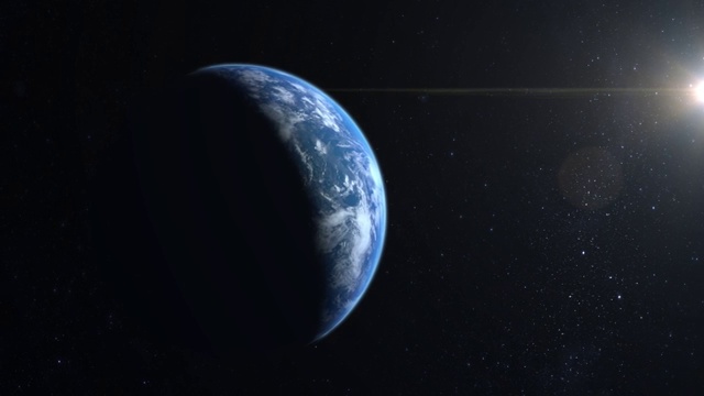 地球从太空。地球正在靠近并向左移动。摄像机环绕地球飞行。星星闪烁。4 k。一小部分被太阳照亮。太阳在画框里。视频素材