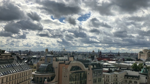 从德斯基米尔贸易中心的楼顶可以看到莫斯科克里姆林宫和许多东正教教堂和大教堂塔视频素材