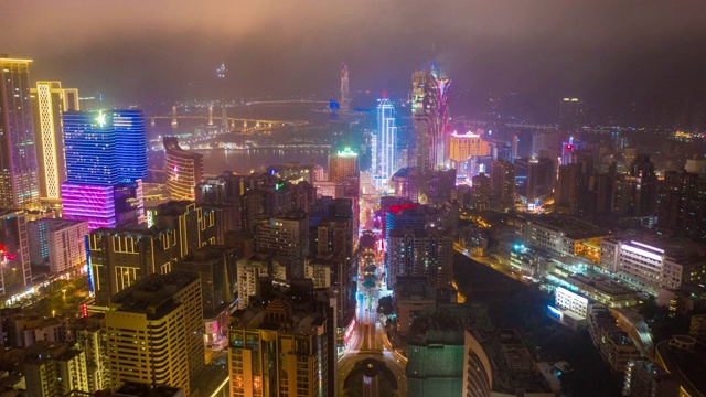 夜间照明澳门市区交通街道航拍全景4k时间间隔中国视频素材