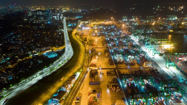 日落城湾飞行在集装箱港新加坡交通道路航拍全景4k时间间隔视频素材