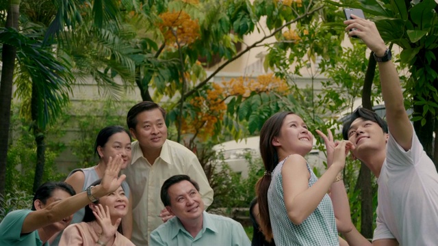亚洲的家庭聚会视频素材
