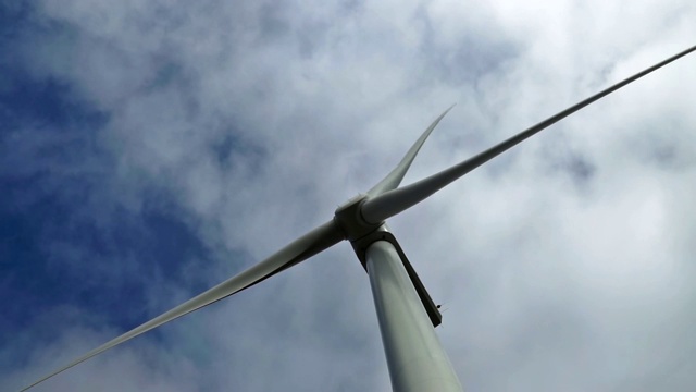 风力发电可再生能源低角度视图视频素材