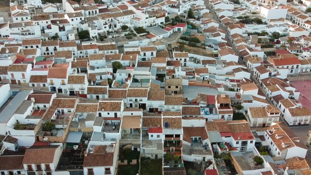 西班牙南部郊区屋顶的无人机视频视频下载