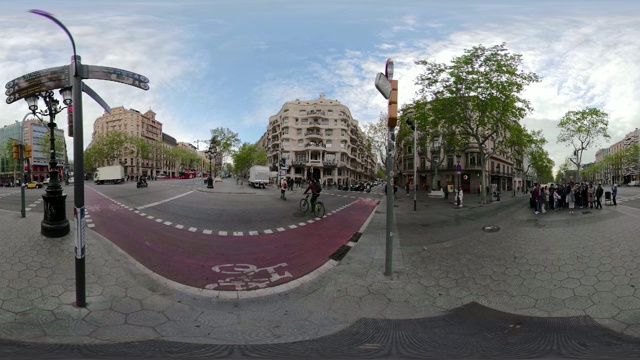 巴塞罗那360视频Casa Mila La Pedrera by Gaudi。等角VR全景。格拉西亚大道视频素材