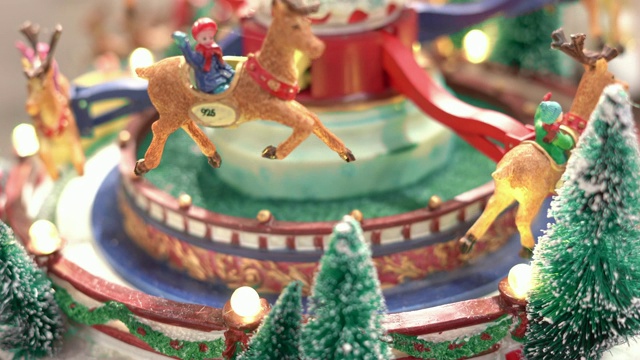旋转木马的圣诞礼物视频素材