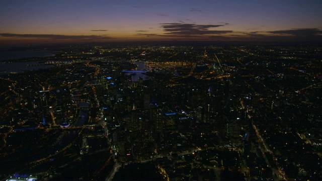 空中城市景观在日落墨尔本CBD灯视频素材