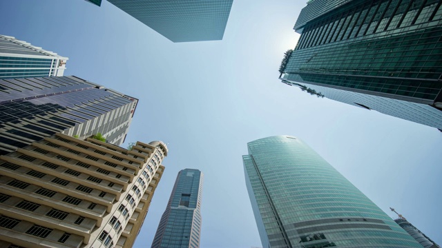 低角度的现代建筑在新加坡，时间流逝视频视频素材