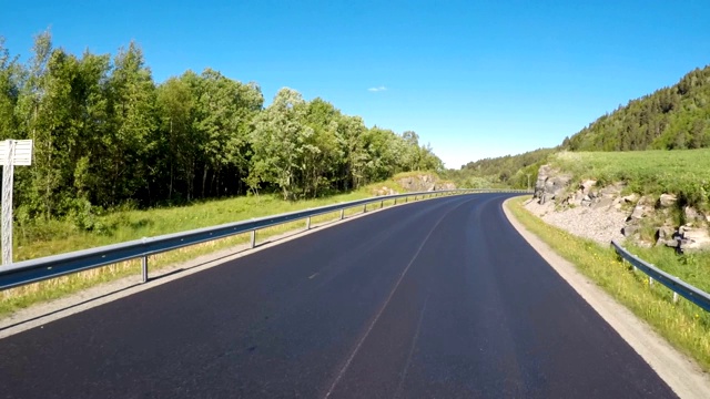 在挪威的路上驾驶汽车视频下载