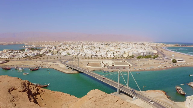 在苏尔的空中著名桥Khor Al Batah视频素材
