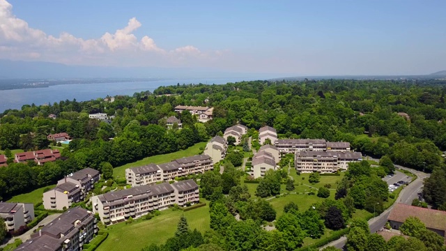 瑞士日内瓦的住宅在夏季- 4K无人机的镜头视频下载