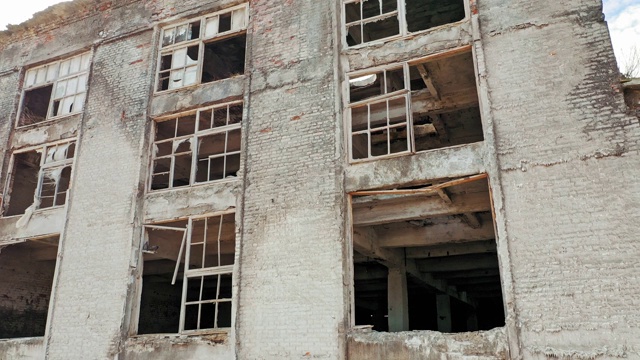用于拆除的旧工业建筑。视频素材