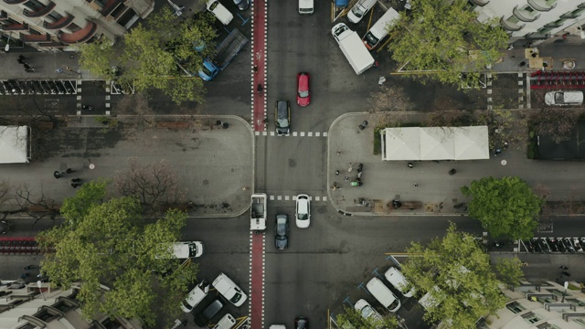 巴塞罗那街道的鸟瞰图视频素材